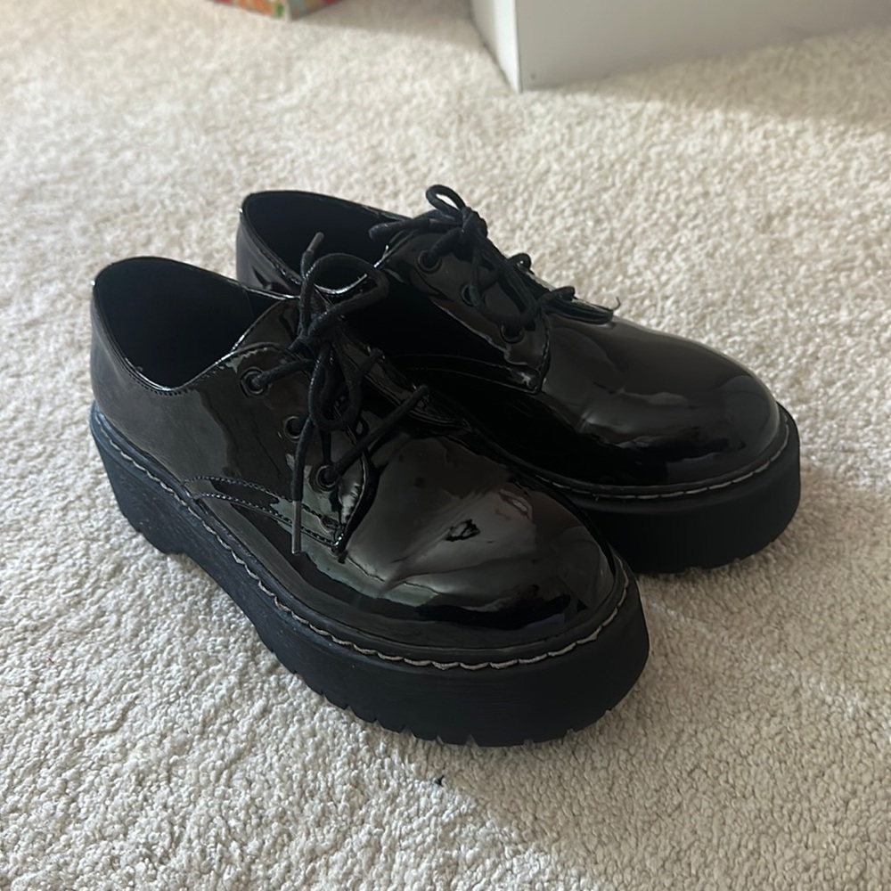 Steve Madden patent platform oxfords. Size 7 - Picture 1 of 10